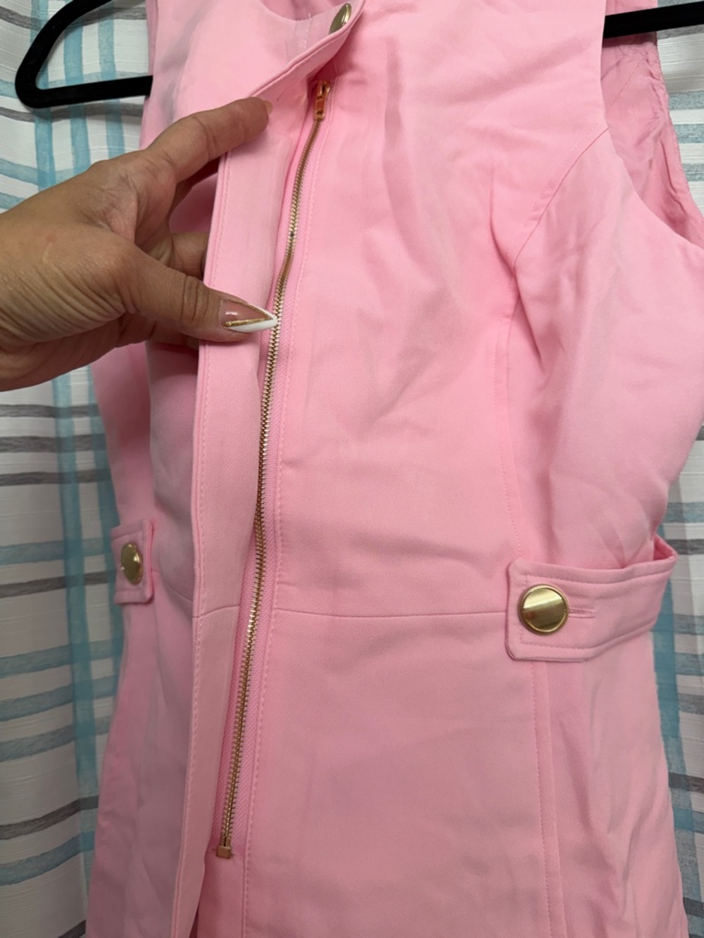 Sleeveless Pink Wide-Leg Pant Set with Gold Buttons - Picture 2 of 6